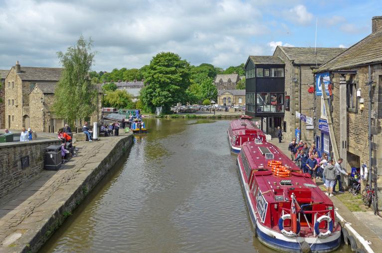 By the canal in Skipton, Yorkshire Dales, UK Bike Tours (c)Tim Green