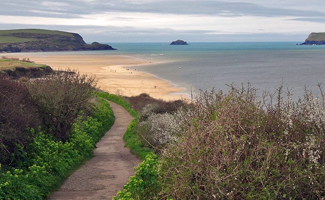 Follow coastal roads when cycling in Cornwall